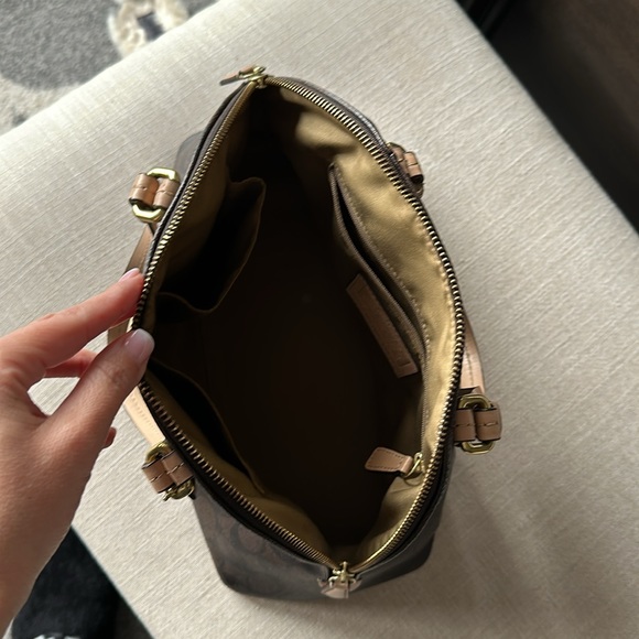 Coach purse - Picture 5 of 8